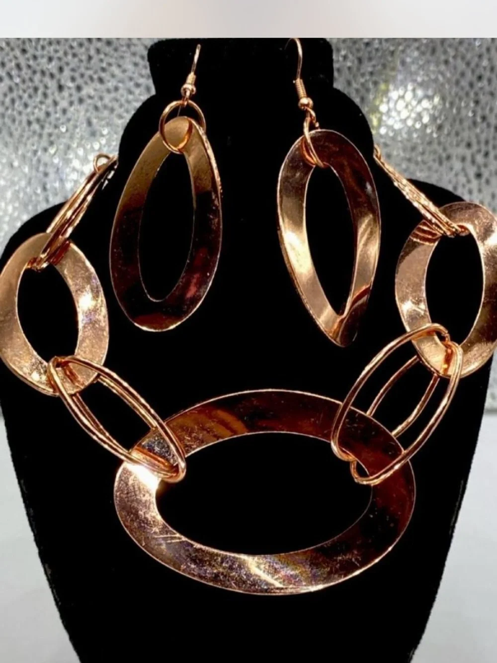 Ladies # Gold-Tone Linked Oval Necklace /  Earrings ***